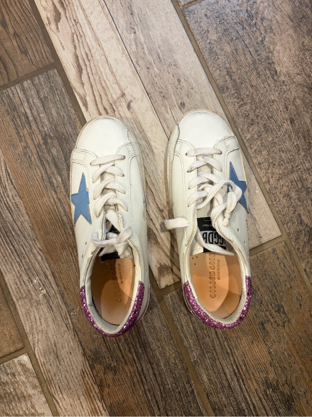 Golden Goose. Kids White Sneakers with Blue Star and Purple Glitter Heel